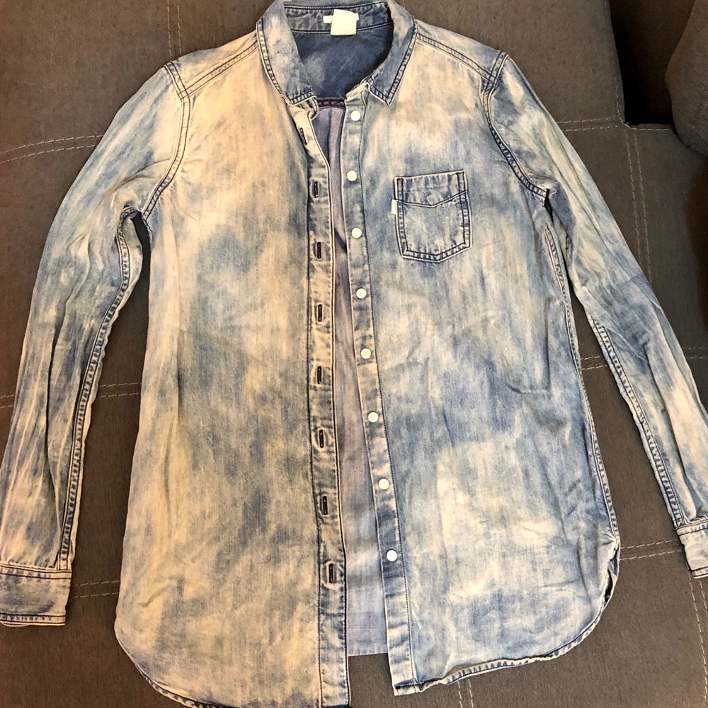 LEVI’S DENIM SHIRT!